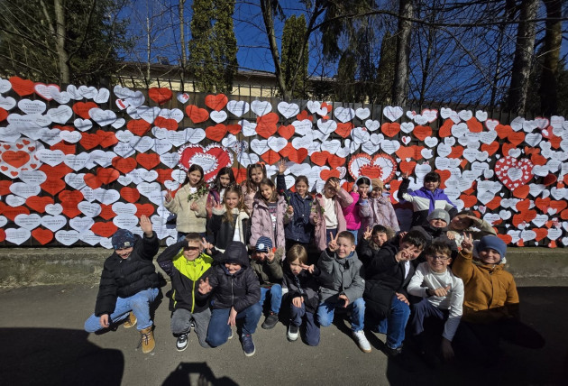 Zeci de mii de inimioare pentru mama