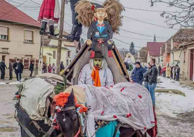 De la Fărşang la Paşte  