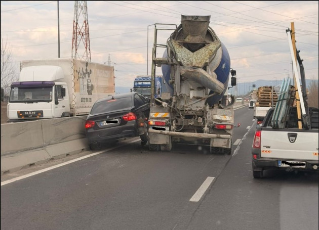 Un BMW „la înghesuială”