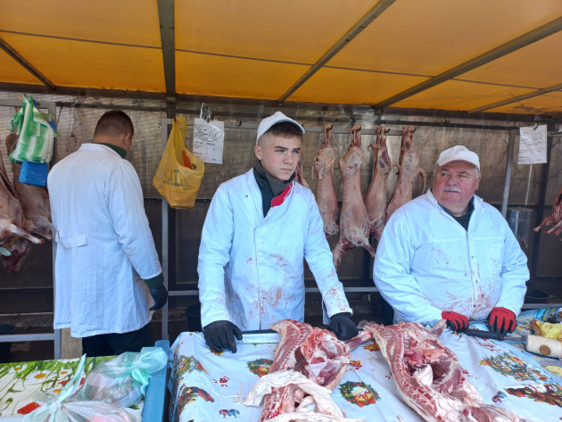 Taie peste 3.000 de miei pe săptămână. „Preţul cărnii de miel în perioada Paştelui ortodox va fi între 45 şi 50 lei/kg pentru consumatorul final”