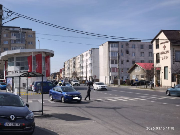 Trecere de pietoni cu probleme în oraşul Râşnov. Se cere semafor, după ultimul accident: femeie cu copil de mână 