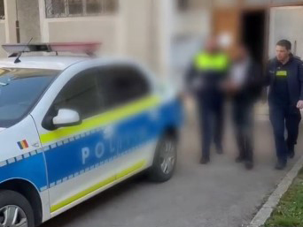 La 4 dimineaţa îşi bătea copilul şi nevasta