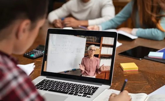 Înscrierile pentru banii de calculator, până în 15 mai 