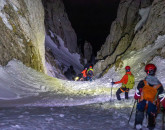 Noapte albă în munţi, la Zărneşti. Veniţi din Lituania, erau să moară de frig în Piatra Craiului