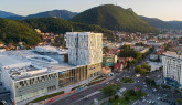 Turişti din Cluj, la cumpărături fără bani prin Braşov. S-a lăsat cu bătaie