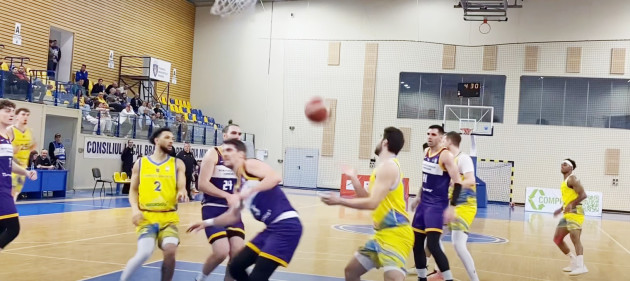 Corona, victorie la zece puncte cu Poli Timişoara