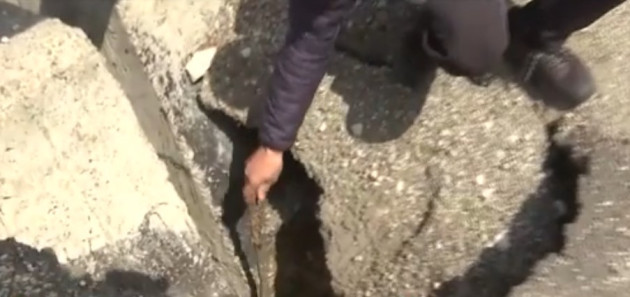 Drumul dintre Predeal şi Trei Brazi se surpă 