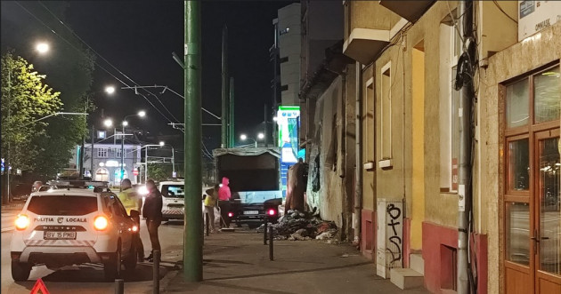 Acţiune de noapte, curăţenie după alţi boschetari „împroprietăriţi” prin Braşov