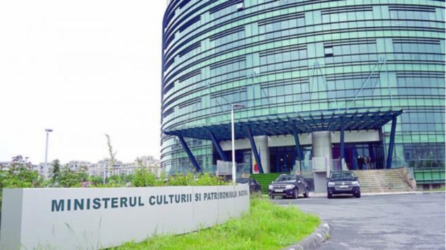 „Taxa pe citit”. Pe cărţile semnate de români, pe cele ale străinilor, dar şi pe ce produce AI-ul