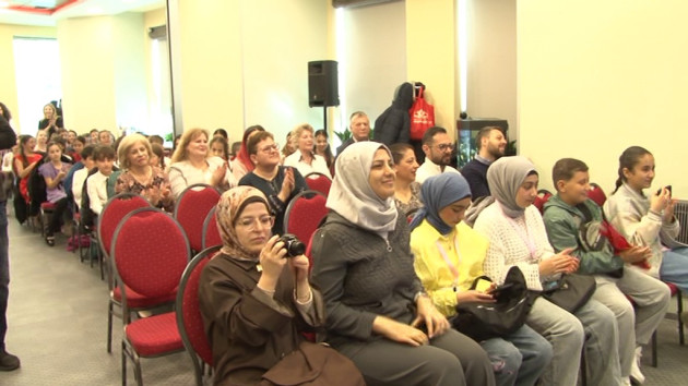 O zi specială la 12