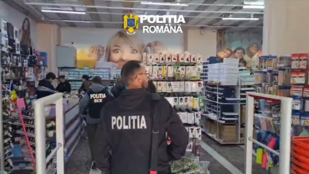 Au curăţat 5 magazine de „fake-uri”. Patronii au acum dosare penale