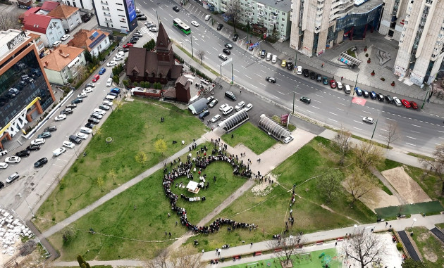 Nu 100 de metri, 25 de metri. Mitropolitul Ardealului a pus piatra de temelie pentru Catedrala „Înălţarea Domnului” din Braşov 