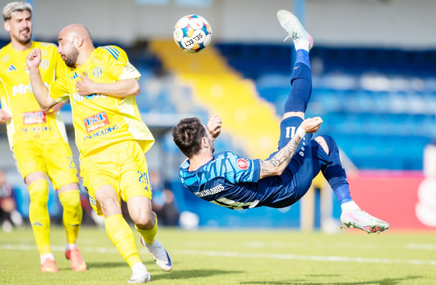 Metaloglobus, prima echipă retrogradată matematic
