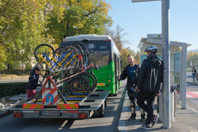 Gratuit, 60 de biciclete pe oră: RATBV reia serviciul de transport biciclete pe traseul Livada Poştei – Poiana Braşov