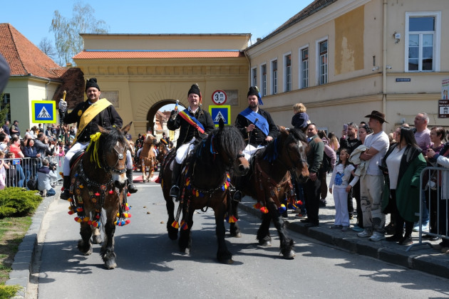 Paradă spectaculoasă a junilor brașoveni. „Ziua de călări” a fost evenimentul culminant al Zilelor Brașovului