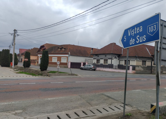 Şofer „blocat” în poarta casei