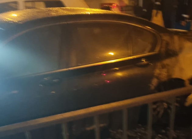 Ghinion sau mână criminală: Şi-au pierdut a doua maşină în incendiu de noapte