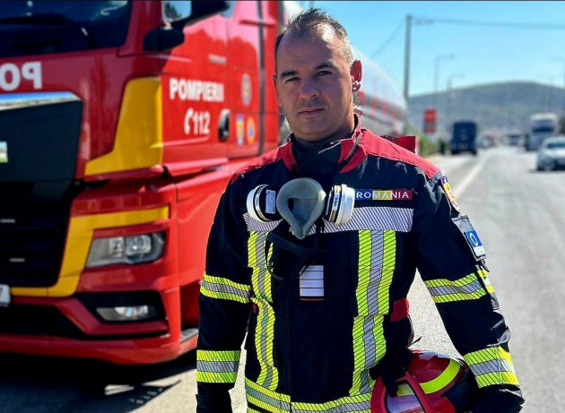 A oprit un posibil dezastru. Cu două stingătoare, le-a salvat mașinile din parcul auto