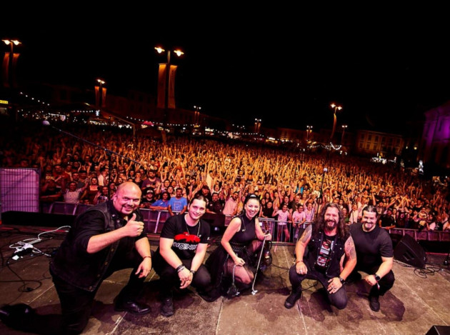 SymPhoenix în Piaţa Sfatului, în Vinerea Luminată