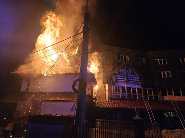 Foc pe Valea Râşnoavei