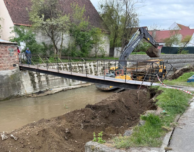 Cristian: Trafic restricţionat pe un podeţ din comună