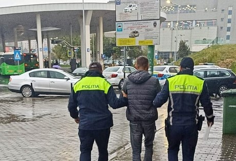 Le-a atras atenţia poliţiştilor în Gara Braşov: era un şofer urmărit internaţional, îl aşteptau 3 ani de închisoare