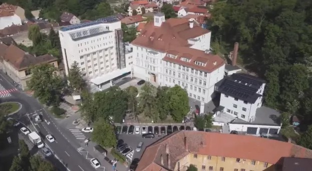 În plan, o capelă la Maternitatea Braşov  