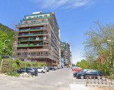 Locatarii de la Tâmpa Garden scapă de coşmarul parcării care „o ia la vale”
