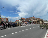 Primăria dă de pomană pentru eroi: o plăcintă cu brânză pentru civili, ceafă la tavă cu cartofi ţărăneşti pentru militari