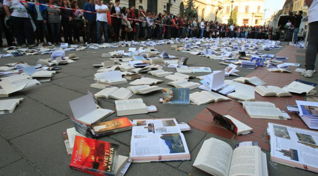 Cele mai vândute cărţi în ultimele trei decenii. Ce spune asta despre noi, o analiză a librarilor Braşov 