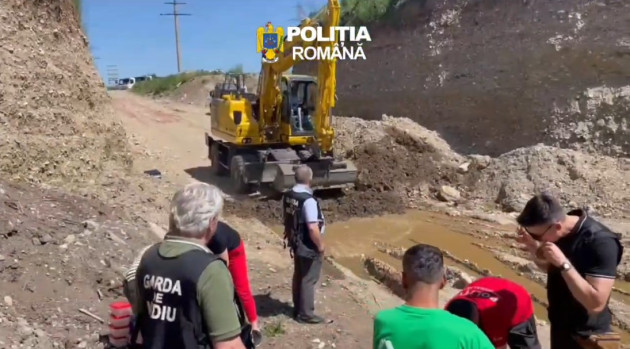 Au încercat să „ascundă” sute de tone de moloz!