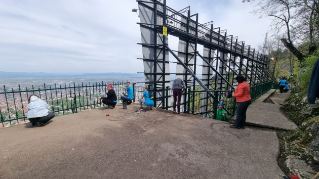 Ultimele zile la belvedere, pe Tâmpa. În scurt timp, Primăria va închide accesul la platforma de unde se poate admira panorama Brașovului  