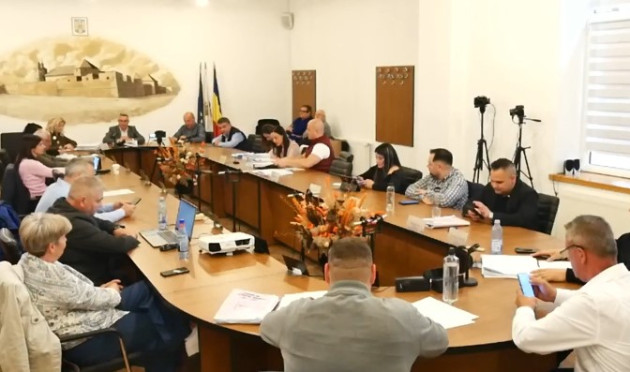 Făgăraş: Negociere directă de 270.000 de lei pentru cositul bălăriilor din oraş