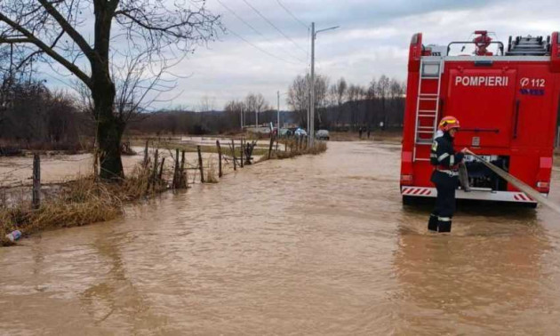 Pompierii de la Braşov, trimişi în ajutor la Argeş