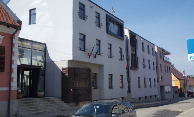Primăria Râşnov face angajări: puţin peste 3.000 de lei