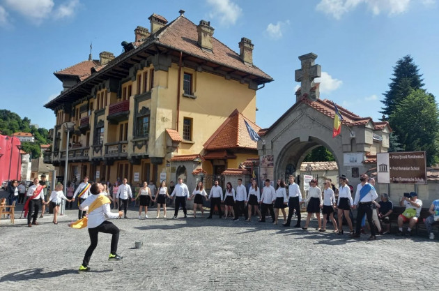 De Rusalii, invitaţie în Şcheii Braşovului. Va fi Jocul Strămoşesc al Junilor 