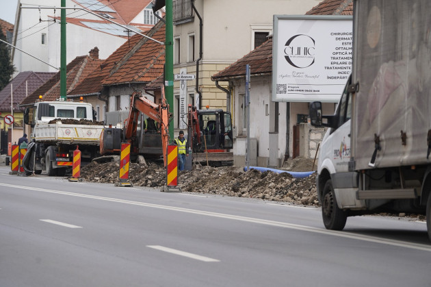 Demararea lucrărilor de reabilitare a străzilor din Braşov, aşteaptă după unii „reţelişti”