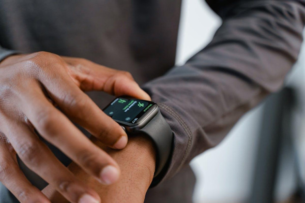 Cum îți poate transforma un smartwatch rutina zilnică de exerciții
