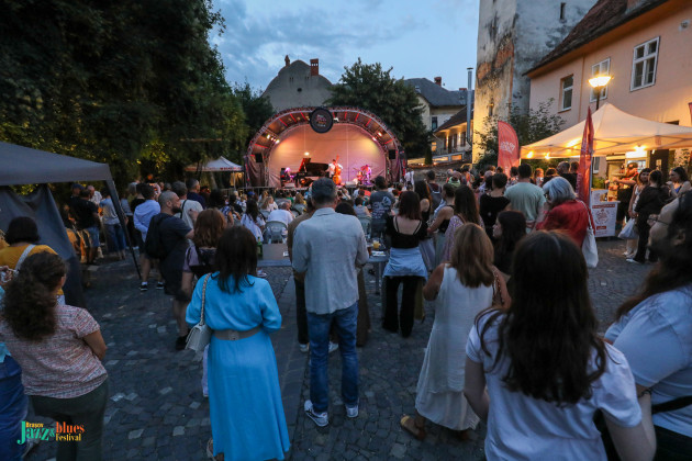 44 din 50 de festivalieri au probleme la Braşov: 480.000 de lei cheltuiţi cu probleme