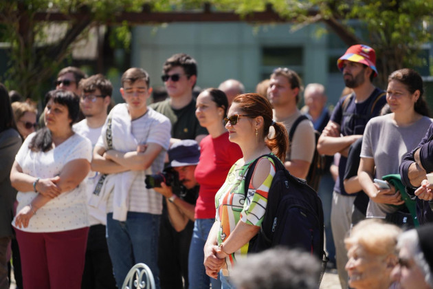 Primul soi de bujor produs în România va purta numele Madrigal
