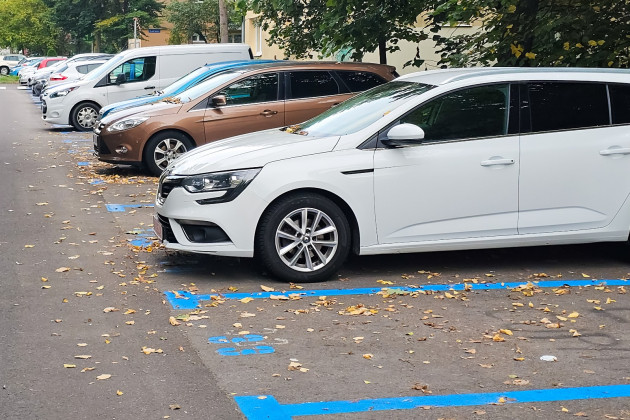 Şi chiriaşii vor putea obţine locuri de parcare de reşedinţă în Braşov 