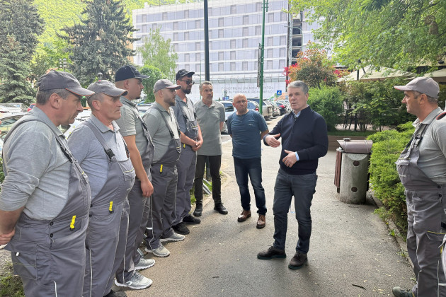  Echipele SC Coral Impex SRL, din nou pe teren. Primăria Brașov a anunțat o nouă campanie de dezinsecție și de combatere a căpușelor