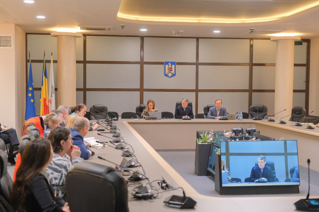 Prima temă de lucru: dosarul fiecărei şcoli