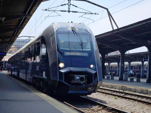 O lansare „cosmică”: „Leon”, primul tren fabricat integral în România după 80 de ani, va transporta astronauţi de la Bucureşti la Braşov, la 45 de ani de la zborul lui Dumitru Prunariu