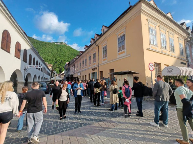 Cu miile la coadă, pentru Cultură. 4.635 de oameni la Casa Sfatului, alte mii la celelalte obiective din judeţul Braşov