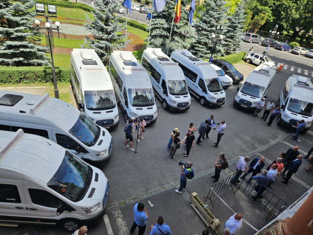 „Cartel” pentru banii de la stat. 4 firme, acuzate că și-au împărțit licitațiile pentru microbuze școlare