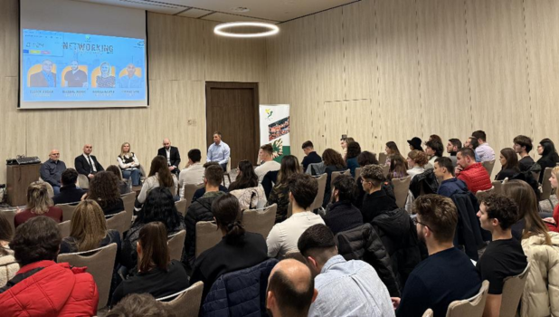 Campionii României, în faţa tinerilor din Braşov: Elisabeta Lipă, Nicu Dascălu, Laurenţiu Toma, Liviu Dumitru  