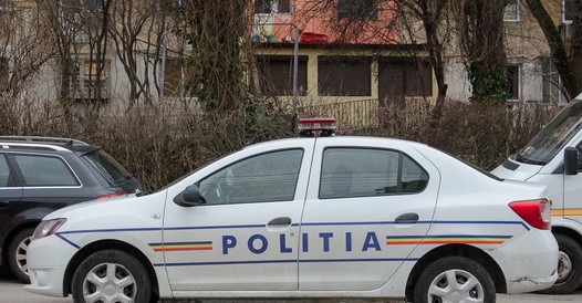 La 7 dimineaţa şi-a speriat vecinii. Era deja beat, îşi bătea mama de 89 de ani