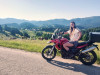 „Fiecare drum pe motocicletă mi-a adus lecţii”. Ştafeta mondială a femeilor motocicliste, purtată de Mirona Rucăreanu din Braşov 