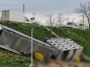 Camion plin cu păsări, răsturnat la Teliu